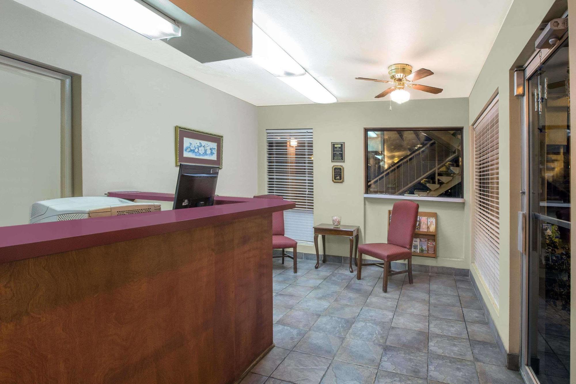 Travelodge By Wyndham Lafayette Εξωτερικό φωτογραφία