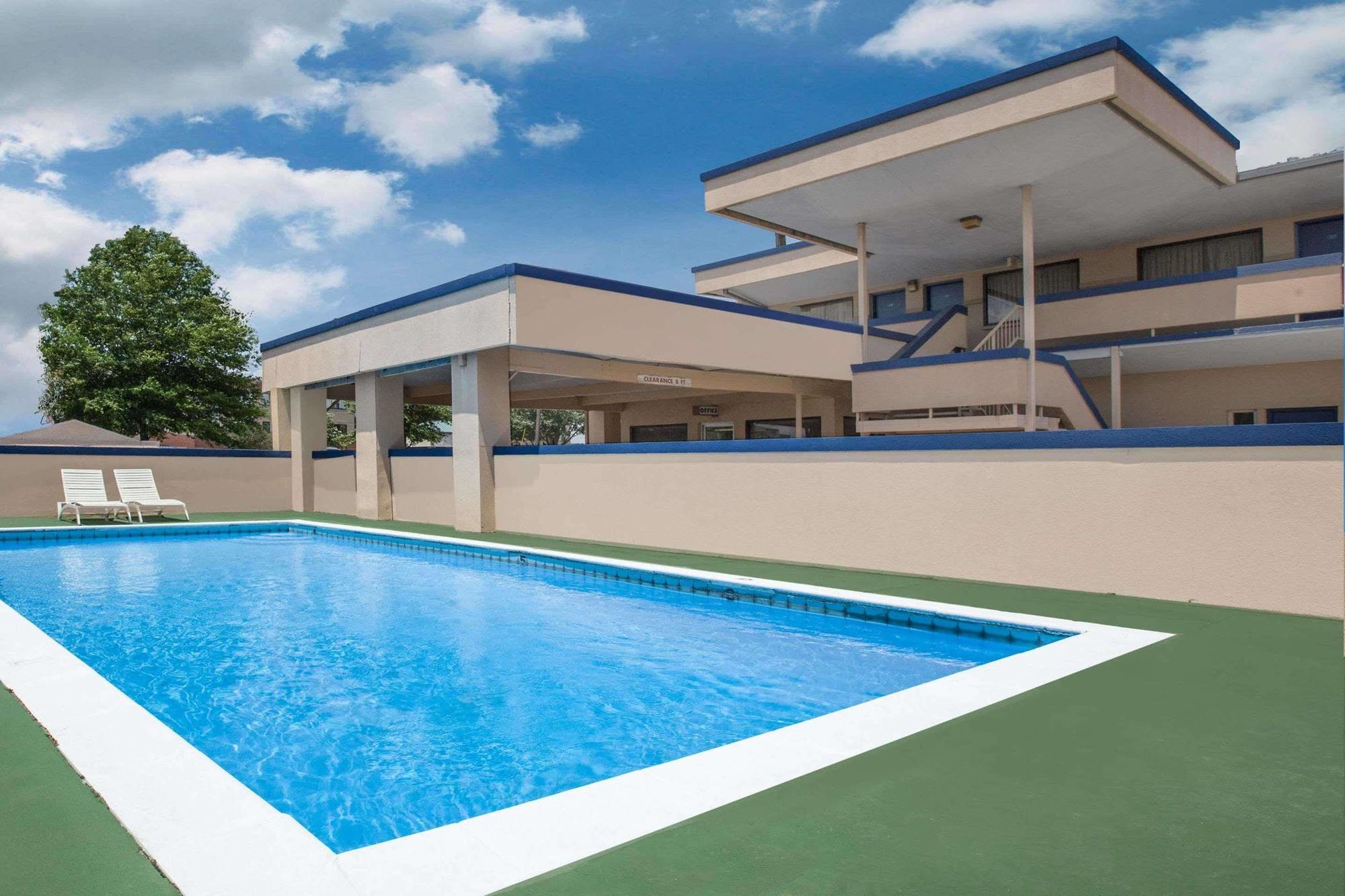 Travelodge By Wyndham Lafayette Εξωτερικό φωτογραφία